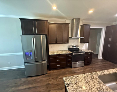 3624 Camberly Drive - Photo Thumbnail 7