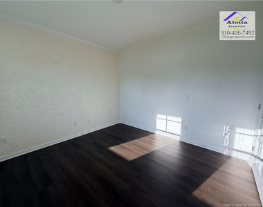 156 Hanover Drive - Photo Thumbnail 2