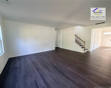 156 Hanover Drive - Photo Thumbnail 8