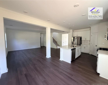 156 Hanover Drive - Photo Thumbnail 7