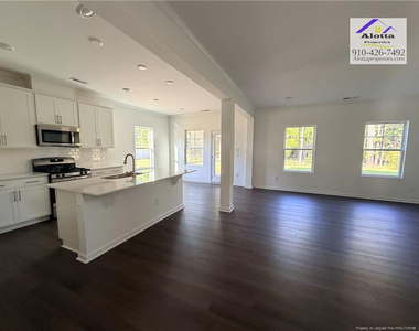 156 Hanover Drive - Photo Thumbnail 4