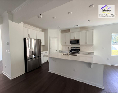 156 Hanover Drive - Photo Thumbnail 5