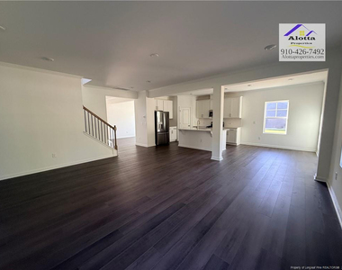 156 Hanover Drive - Photo Thumbnail 9
