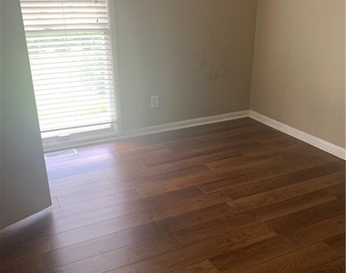 650 Stoneykirk Drive - Photo Thumbnail 12