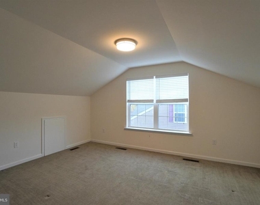 1013 Chapman Circle - Photo Thumbnail 21