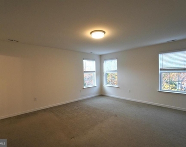 1013 Chapman Circle - Photo Thumbnail 15