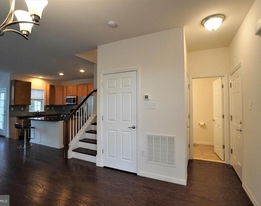 1013 Chapman Circle - Photo Thumbnail 9