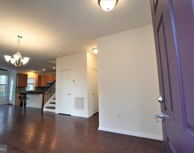 1013 Chapman Circle - Photo Thumbnail 3
