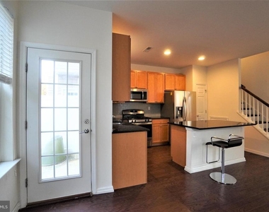 1013 Chapman Circle - Photo Thumbnail 11