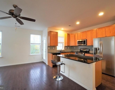 1013 Chapman Circle - Photo Thumbnail 10
