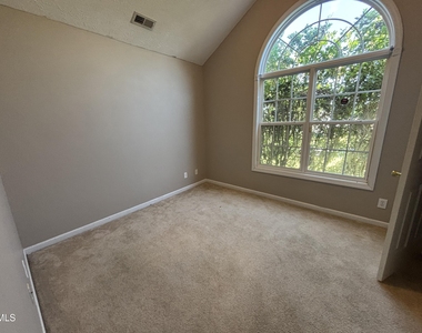 337 Americana Drive - Photo Thumbnail 3