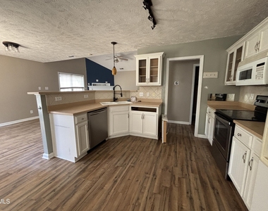 337 Americana Drive - Photo Thumbnail 27