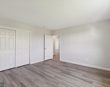 500 Manor House Lane - Photo Thumbnail 10