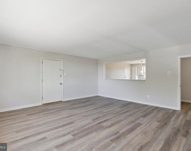 500 Manor House Lane - Photo Thumbnail 6
