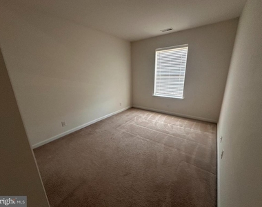 709 E Elm Street - Photo Thumbnail 10