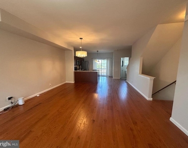 709 E Elm Street - Photo Thumbnail 2