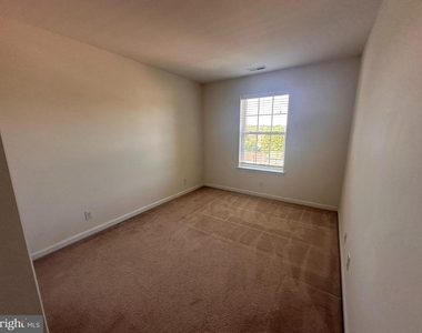 709 E Elm Street - Photo Thumbnail 12