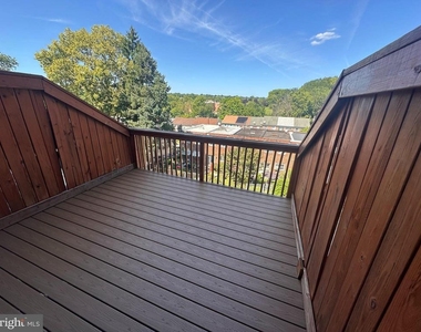 709 E Elm Street - Photo Thumbnail 5