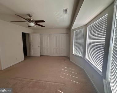 709 E Elm Street - Photo Thumbnail 7