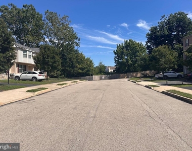 709 E Elm Street - Photo Thumbnail 14