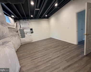 709 E Elm Street - Photo Thumbnail 16