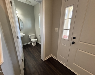 438 Roanoke Drive - Photo Thumbnail 14