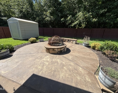 438 Roanoke Drive - Photo Thumbnail 3