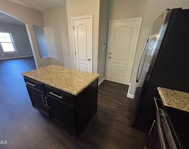 438 Roanoke Drive - Photo Thumbnail 35