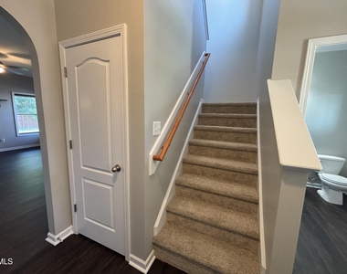 438 Roanoke Drive - Photo Thumbnail 19