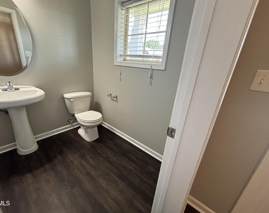 438 Roanoke Drive - Photo Thumbnail 15
