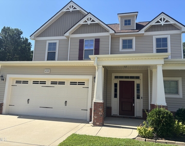 438 Roanoke Drive - Photo Thumbnail 5