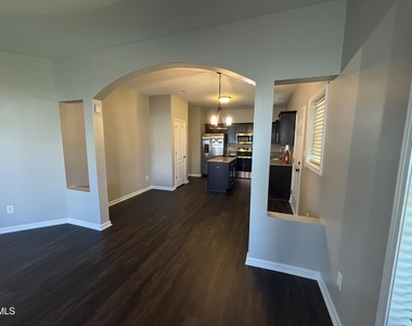 438 Roanoke Drive - Photo Thumbnail 28