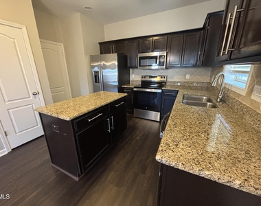 438 Roanoke Drive - Photo Thumbnail 30