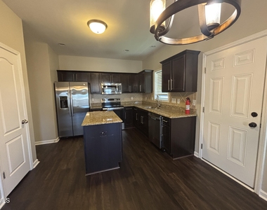 438 Roanoke Drive - Photo Thumbnail 29
