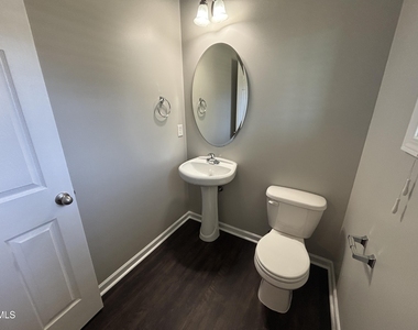 438 Roanoke Drive - Photo Thumbnail 16