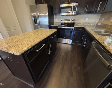 438 Roanoke Drive - Photo Thumbnail 31