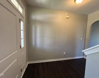 438 Roanoke Drive - Photo Thumbnail 17