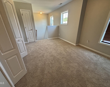 438 Roanoke Drive - Photo Thumbnail 54