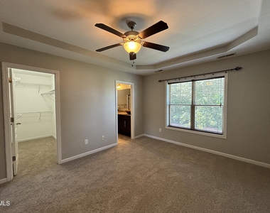 438 Roanoke Drive - Photo Thumbnail 9