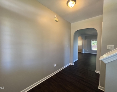 438 Roanoke Drive - Photo Thumbnail 18