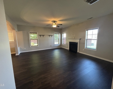 438 Roanoke Drive - Photo Thumbnail 21