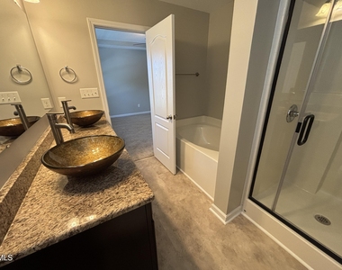 438 Roanoke Drive - Photo Thumbnail 4