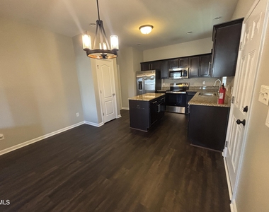 438 Roanoke Drive - Photo Thumbnail 27