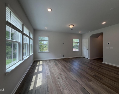 2321 Sun Vibes Way - Photo Thumbnail 3