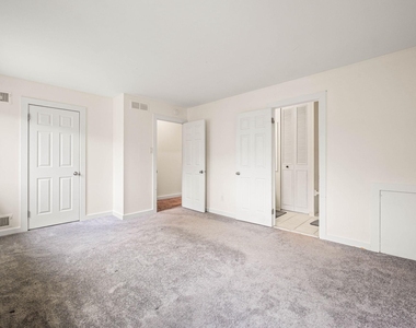 135 Caernarvon Court - Photo Thumbnail 14