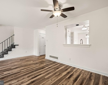 135 Caernarvon Court - Photo Thumbnail 4