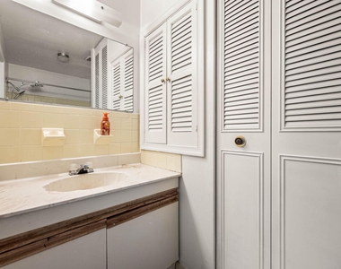 135 Caernarvon Court - Photo Thumbnail 15