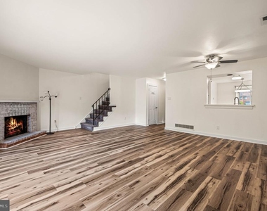 135 Caernarvon Court - Photo Thumbnail 5
