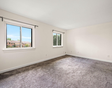 135 Caernarvon Court - Photo Thumbnail 7