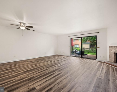 135 Caernarvon Court - Photo Thumbnail 3